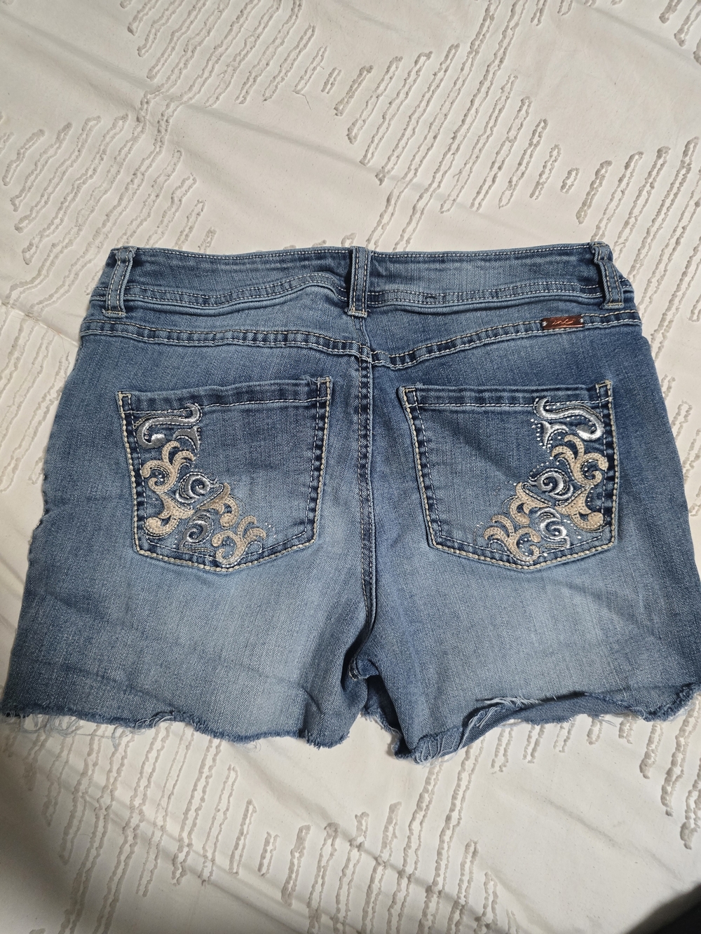Ink Denim Embroidered Denim Shorts Size 2 Light Wash Raw Hem Stretch